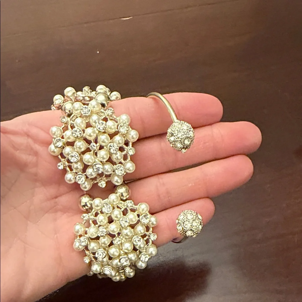 Elegant Faux Pearl and Silver Bracelet Set - Picture 5 of 5